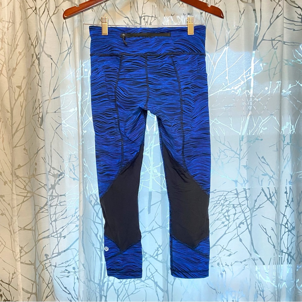 Lululemon pace rival crop mesh back knee legging Life Lines Cerulean Blue Black